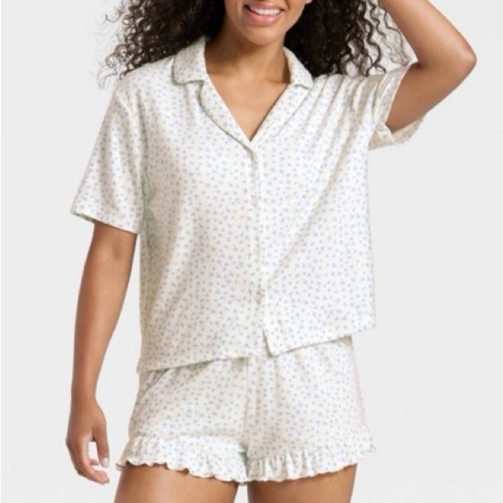 wild & fable Cream Short Pajama Set with Blue floral Print